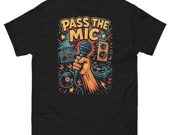 Camiseta clásica de rap urbano con grafiti y el tema "Pasa el micrófono"