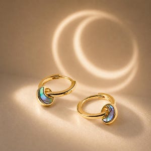 Guldfärgade Ocean Huggy Hoop Örhängen