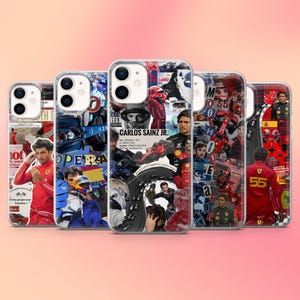 Puede incluir: Cinco fundas para iPhone con diseños de collage que presentan pilotos de carreras, coches de carreras y texto. Las fundas tienen un borde transparente y un acabado brillante. El fondo es un degradado de rosa y blanco.