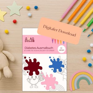 Könnte beinhalten: Ein Malbuch für Kinder mit dem Titel "Diabetes Ausmalbuch" und dem Text "Digitaler Download" ist von farbigen Bleistiften, einer Schere und einem Stoffhasen umgeben. Dekorative Sterne, Pompons und ein Regenbogen sind ebenfalls vorhanden.