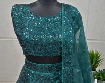 Lehenga de seda tapeta adornada con lentejuelas, dupatta de organza, atuendo nupcial indio