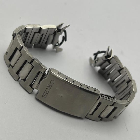 18 Mm Seiko 6309-7150 Curved End Link Z365 Vintage Men's Watch