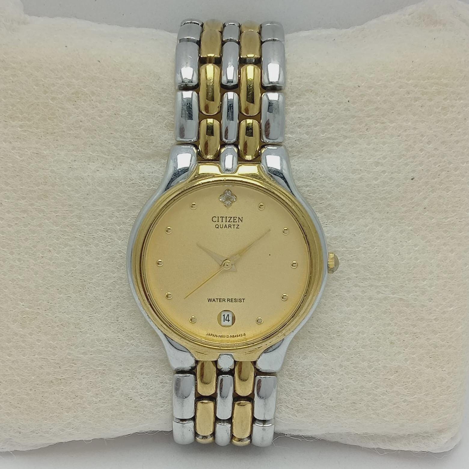 Vintage Citizen Two-Tone Textured Dial Women\'s Watch 1032-S042062 Adjustable Vintage Citizen Quartz Womens Two Tone Analog | Mercari main image 4