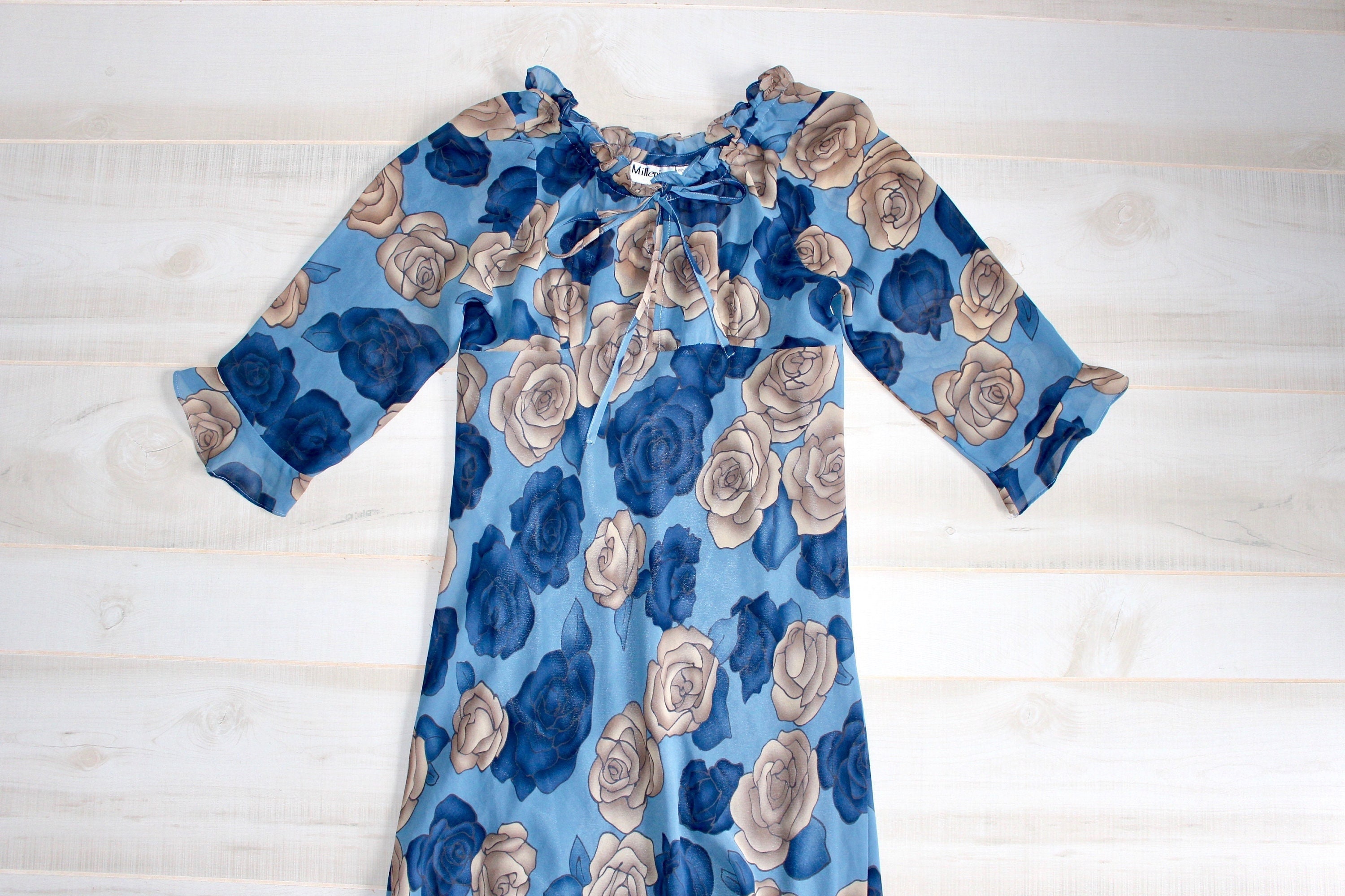 black and blue vs white and gold dress explained 1980s PUNK Betsey Johnson ROSE PRINT dress small