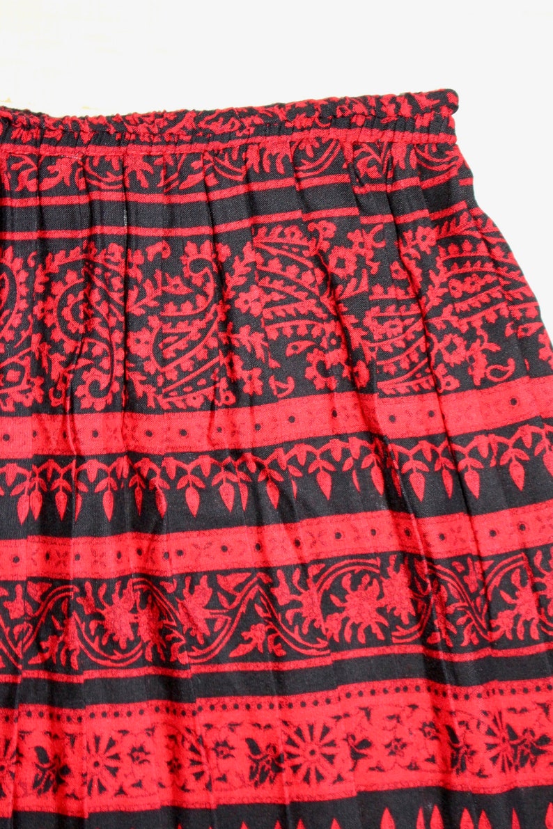 Vintage 80s Boho Skirt, 1980s Pleated Midi Skirt, Floral Paisley Print, Red, Black image 4