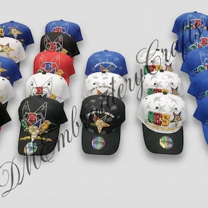 Puede incluir: Una colección de gorras de béisbol en varios colores, incluyendo azul, negro, rojo y blanco. Cada gorra presenta diseños bordados y texto relacionado con la Orden de la Estrella de Oriente.