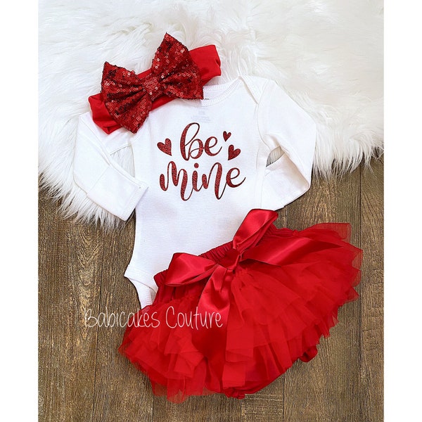 Be Mine Valentines Day Outfit, Newborn Girl Valentine Outfit, Be Mine Outfit, Babys 1st Valentine, Heart Baby Outfit, Valentine Tutu Outfit