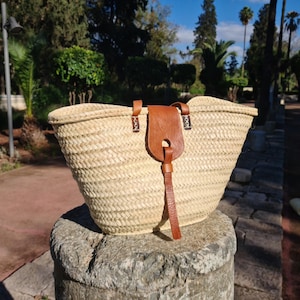 Handwoven Moroccan Straw Basket with Leather Strap – Boho Market Bag, Beach Tote