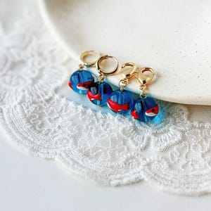 Set of 2 Blue Koi Fish Glass Stitch Markers， Handmade Glass Progress Keepers, Knitting Notions Gift for Knitters, Clasp/Ring Option