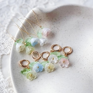 Set of 5 Glass Flower Stitch Markers, Handmade Knitting Notions, Progress Keepers Gift for Knitters, Needle/Hook Compatible