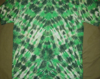 Tie dye shirt - mens small green checkerboard