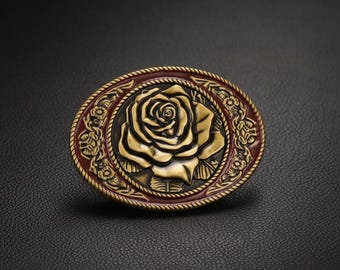 Hebilla de cinturón vintage dorada con rosa para mujer, accesorio floral, estilo vaquera chic.