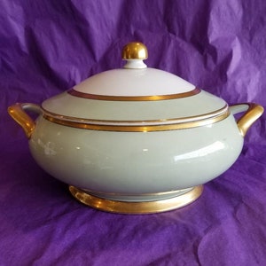 Fitz and Floyd Covered Vegetable Dish Mint Green -  Covered Casserole Dish - Fitz and Floyd Renaissance Mint Green