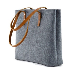 Felt bag with cognac leather handles and zipper closure, minimalist handbag, felt tote, gray shoulder bag, gift idea for her