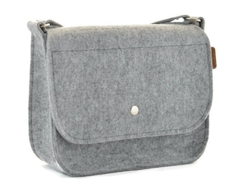 Sac à main minimaliste en feutre gris clair crossbody avec rabat, sac de selle à longue sangle, sac à main feutré de taille moyenne, sac à bandoulière, cadeau pour elle