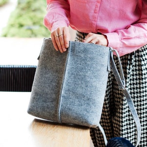 Crossbody purse, Gray minimalist felt handbag, Medium Size Felt Bag, handbag, grey shopping bag, shoulder bag, minimalist handbag,