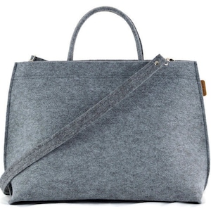 Minimalist graue Handtasche mit Reißverschluss, Graue große Filztasche mit Griffen, große graue Filztasche mit Henkel, hellgraue lange Schultertasche
