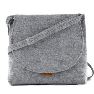 Crossbody felt minimalist purse, medium size gray felted handbag, grey shoulder bag, long strap purse, gift for her