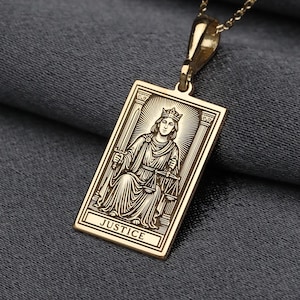 Collier carte de tarot justice en or 14 carats : pendentif arcanes majeurs