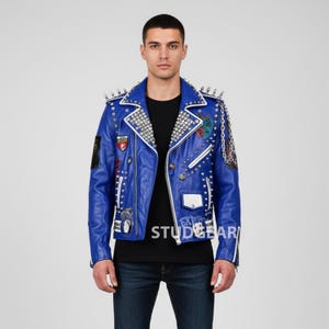 Kurtka motocyklowa męska w kolorze elektryczno-niebieskim z ćwiekami | Kurtka motocyklowa z kolcami i naszywkami | Wyjątkowy styl rockerski | Bezpłatny portfel Crazy Horse (48 USD)