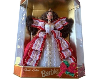 Mattel Happy Holidays Barbie 1997 Special Edition Brunette Doll Red Gown  NIB