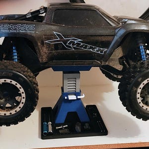 Station de travail télécommandée pour voitures télécommandées à l'échelle 1/10 et 1/5, camions. Robuste.