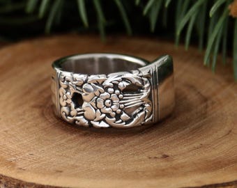 Coronation Spoon Ring - Oneida 1936 Pattern - Vintage Silverplate Floral Panel Ring