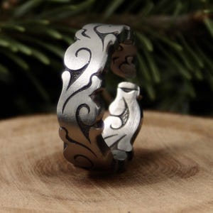 Florentine Scroll Spoon Ring - International Silver Lyon Pattern - Vintage Stainless Gothic Scroll Band