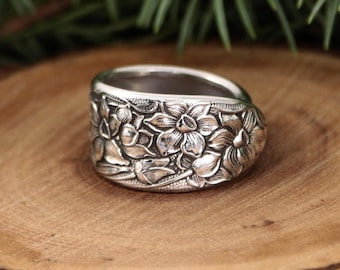 Narcissus Spoon Ring - National Silver Co 1935 Pattern - Wide Band Vintage SIlverplate  Floral Ring