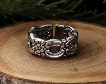 Applique Spoon Ring - Oneida Deluxe 1990 Pattern - Raised Stainless Band Ring