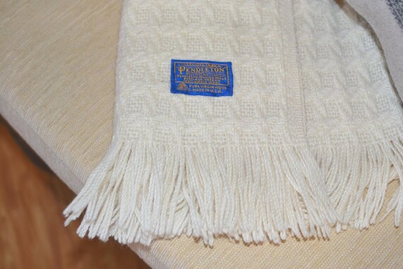 Vintage Ivory Pendleton Wool Blanket - 1980s Couch Throw