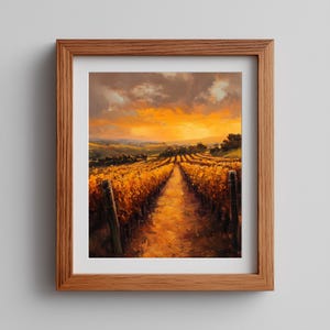 Peut inclure: Peinture encadrée d'un paysage de vignoble au coucher du soleil. L'œuvre présente des rangées de vignes aux tons jaunes et orangés, menant vers l'horizon sous un ciel doré et dramatique. Le cadre est en bois brun clair.