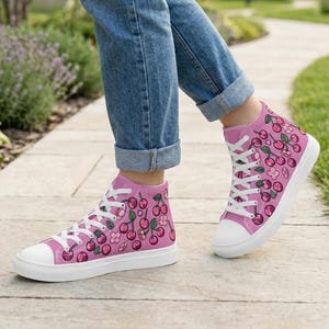 Lustiger Cartoon-Kirsch-Print: Cherry Cobbler High Top Canvas-Schuhe für Damen. Alltags-Sneaker, Freizeitschuhe.