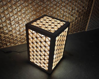 Lámpara de pie de madera × arreglo floral, el sabor emocional del espacio simple