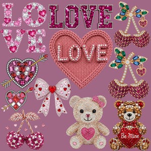 Puede incluir: Una colección de joyas y accesorios con temática de San Valentín sobre un fondo morado. Incluye la palabra "LOVE" en varios estilos, broches en forma de corazón, un lazo, pendientes de cereza y osos de peluche, todos adornados con gemas brillantes.