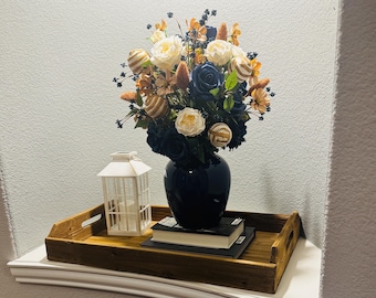 Arreglo floral azul marino, decoración moderna y neutra para el hogar, centro de mesa con flores artificiales, mesa de entrada, jarrón texturizado, estante de la sala de estar.