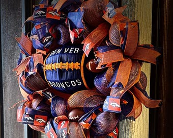 Corona de los Denver Broncos para puerta de entrada, decoración naranja y azul para el hogar, regalo para fanáticos de los Broncos, cueva de hombre, sala deportiva, decoración de puerta de apartamento