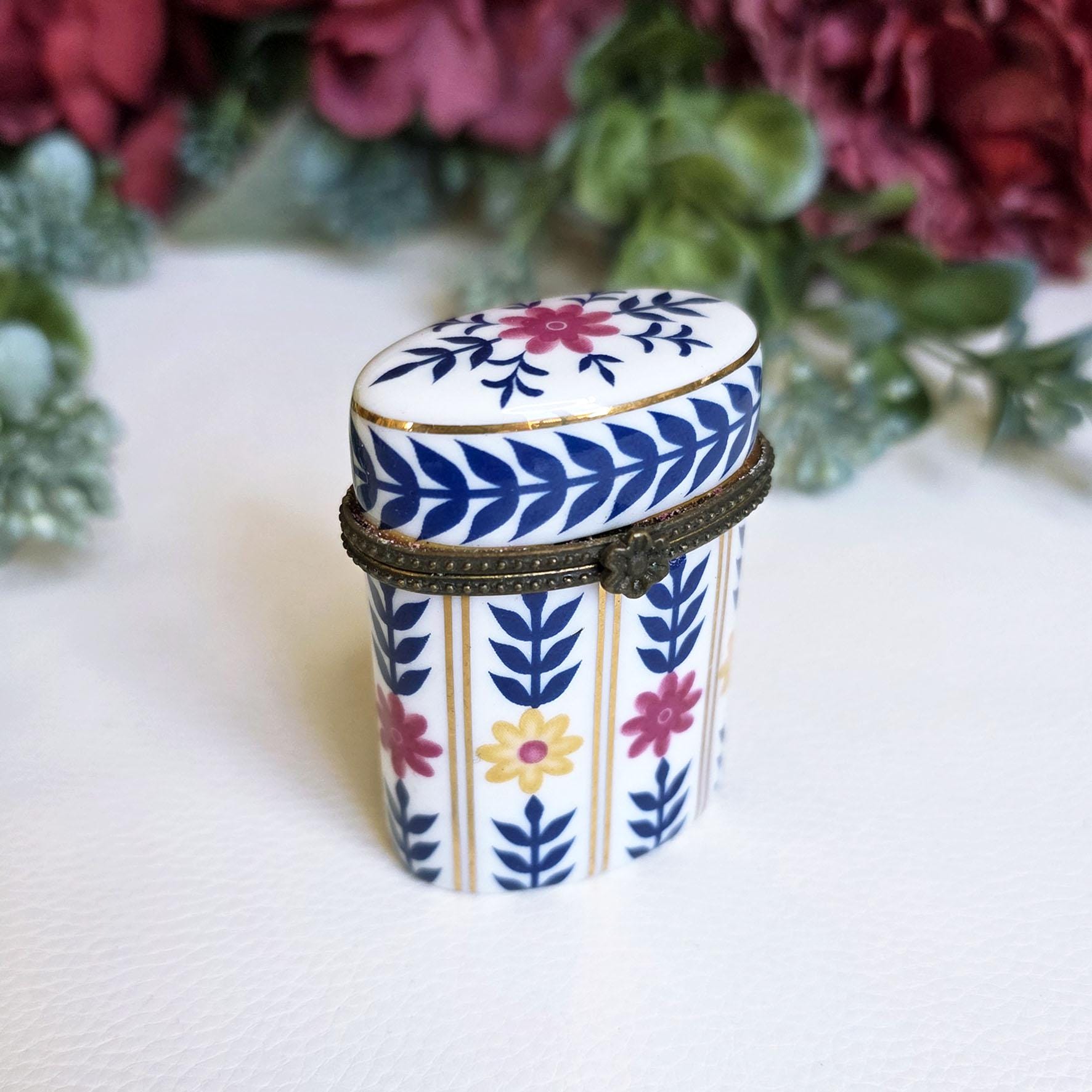 Lot : Boîte à Pilule, Coquillage Serti Et Fleur Bleue Avec Chapeau - Vintage - Idée Cadeau