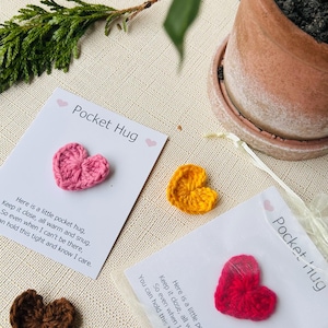 Gehäkeltes Herz – Valentijnscadeau- Taschenumarmung, Glücksbringer, Mitbringsel ,Geschenk für Sie afbeelding 1