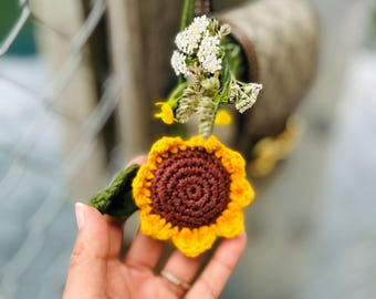 Handgeachter Häkel-Blumenanhänger – Lavendel- und Sonnenblumen-Design – Kopfhörerhalter, Taschenanhänger, Geschenkidee