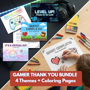 Puede incluir: Un paquete de agradecimiento para gamers con cuatro temas y páginas para colorear. La imagen incluye un mando, auriculares y tarjetas con frases como "Level Up!" y "Quest Complete!". También se ven crayones y rotuladores.