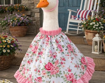 Conjunto de vestido y lazo de ganso floral rosa hecho a mano – Atuendo de estatua estilo cottagecore