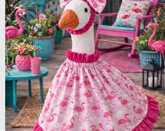 Handgemaakte set jurk en strik flamingogans: decoratieve tuinbeeldoutfit