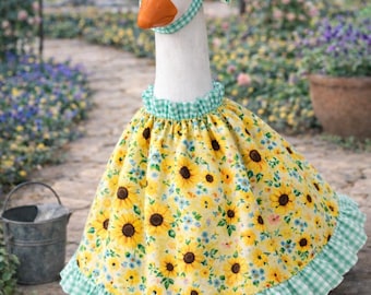 Vestido de ganso hecho a mano con estampado de girasoles y lazo de cuadros vichy color aguamarina – Se adapta a estatuas de 7 a 29 pulgadas.