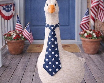 Corbata patriótica hecha a mano con bandera azul y roja, ganso del 4 de julio / Accesorio de decoración de jardín estilo granja