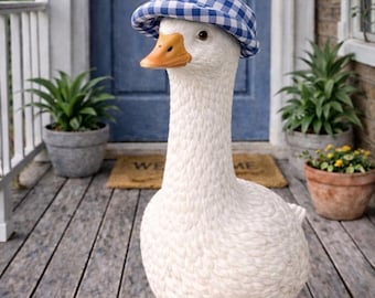 Sombrero de ala doblada de cuadros azules para Porch Goose (accesorio) – Decoración de estilo rústico