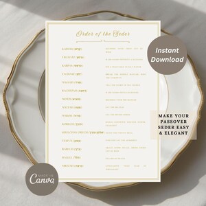 Może przedstawiać: Kremowe menu Seder Paschalny ze złotym tekstem, wyświetlane na białym i złoto obramowanym talerzu. Menu zawiera tekst "Order of the Seder" i "Instant Download". Widoczne są również słowa "Make your Passover Seder easy & elegant".