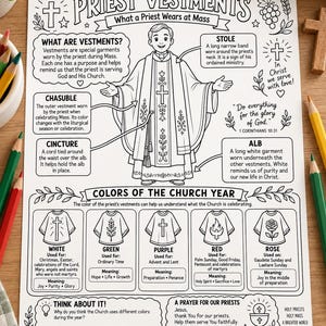 Può includere: Una scheda didattica da colorare in bianco e nero intitolata Priest Vestments, con un'illustrazione centrale di un sacerdote in abiti liturgici con etichette per stola, casula, cingolo e camice, oltre a una tabella dei colori dell'anno.