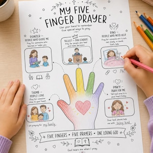 Puede incluir: Una hoja de actividades de papel titulada My Five Finger Prayer con una ilustración central de una mano con dedos de colores del arcoíris y un corazón rosa. La hoja incluye cinco recuadros ilustrados con textos de oración, estrellas y flores.