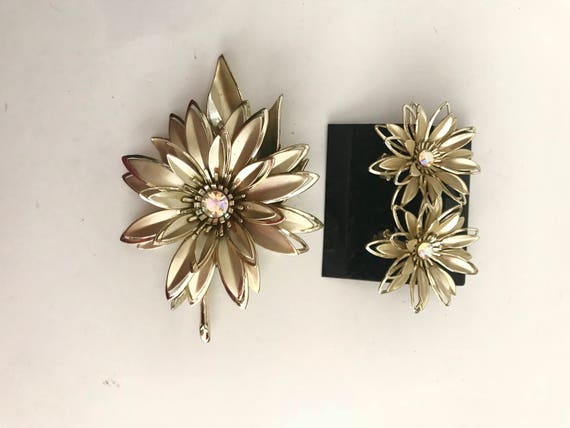 Vintage Gold Flower Brooch and Earring Set Aurora Borealis Rhinestones Gorgeous